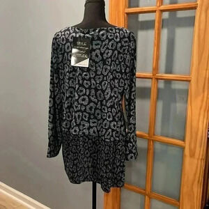 This is a large petite tunic by attitude, Renee Renée Greenstein